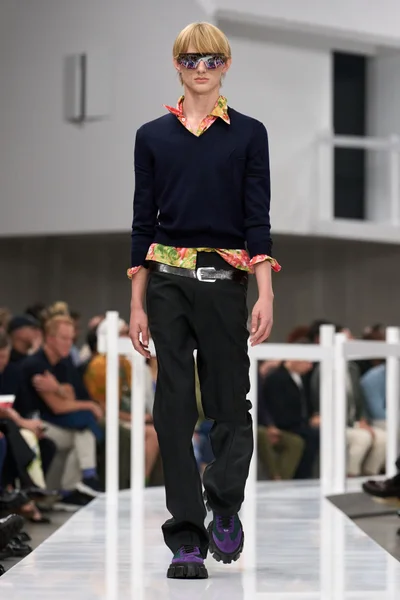 Look 14